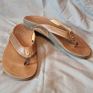 Olukai Kumu brown flips